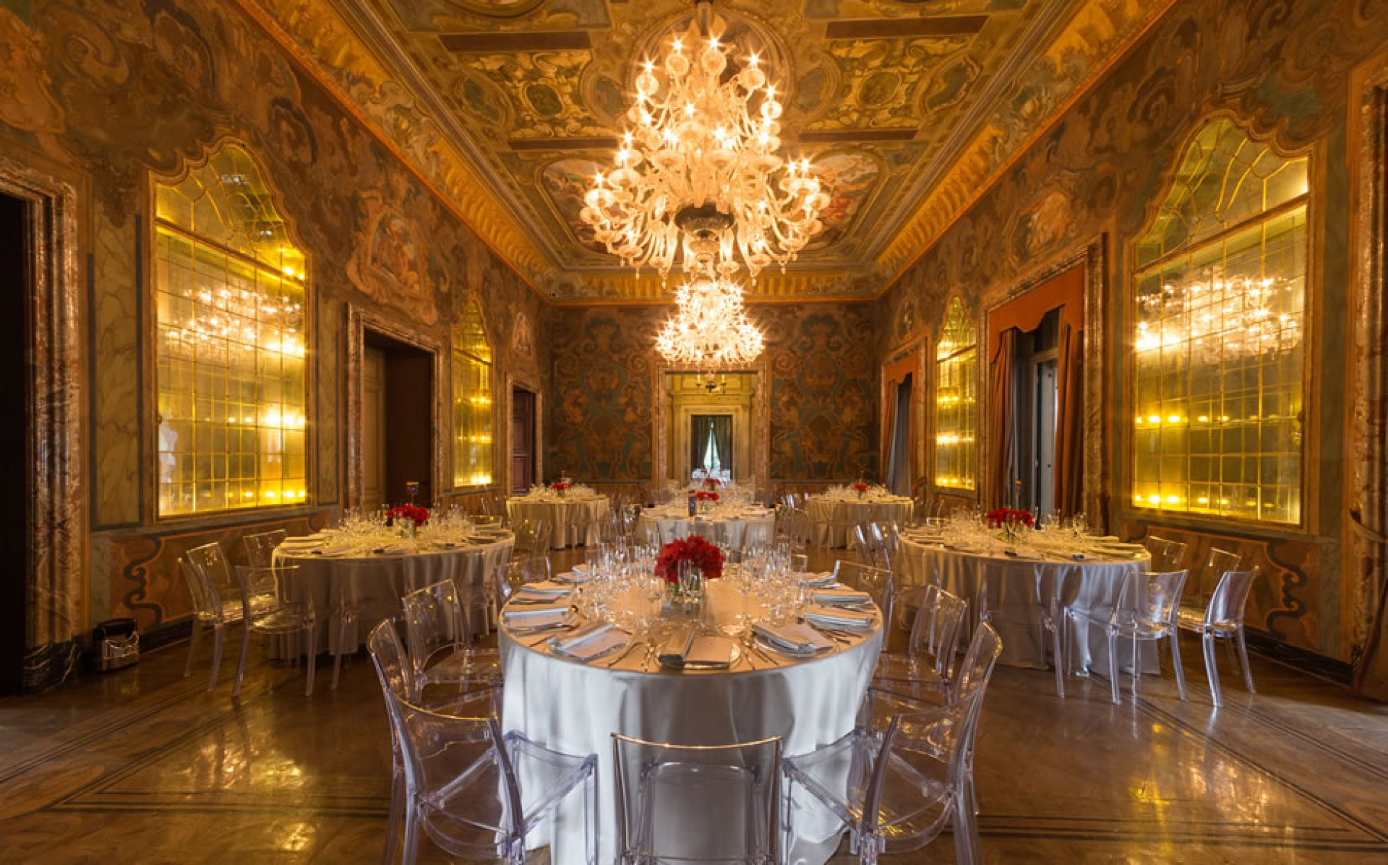 A seated dinner in one of the historic ground-floor rooms. The largest individual room accommodates up to 90 guests, an important distinction from the 450-person total ground-floor capacity.